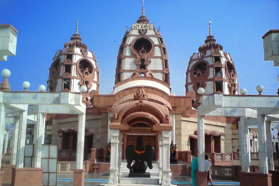 nearest metro to iskcone temple delhi
