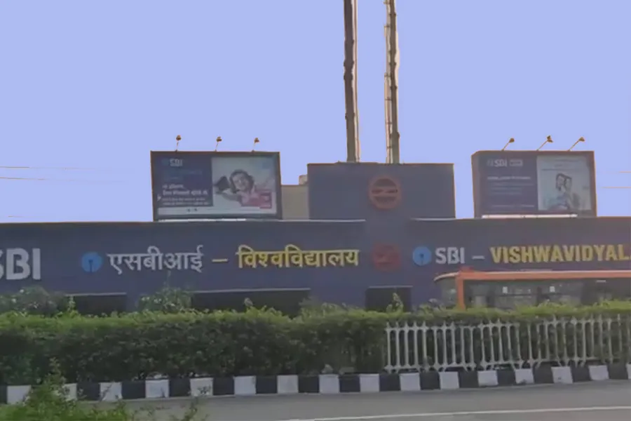 Vishwavidyalaya Metro Station
