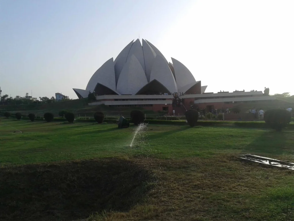 Lotus_temple_delhi_view